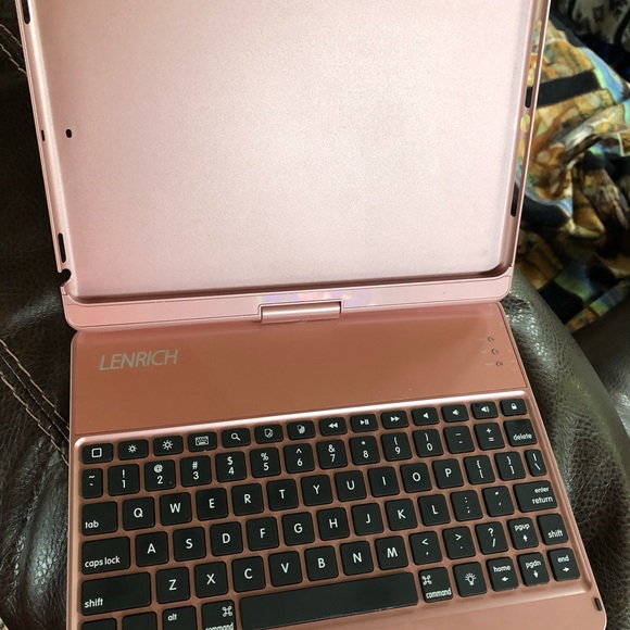 Lenrich IPAD case with Bluetooth Keyboard - Picture 5 of 6